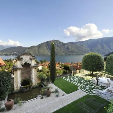 Sleeps 2 Pool Apartment *