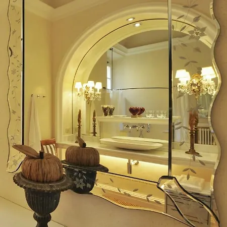 Sleeps 2 Pool Apartment *